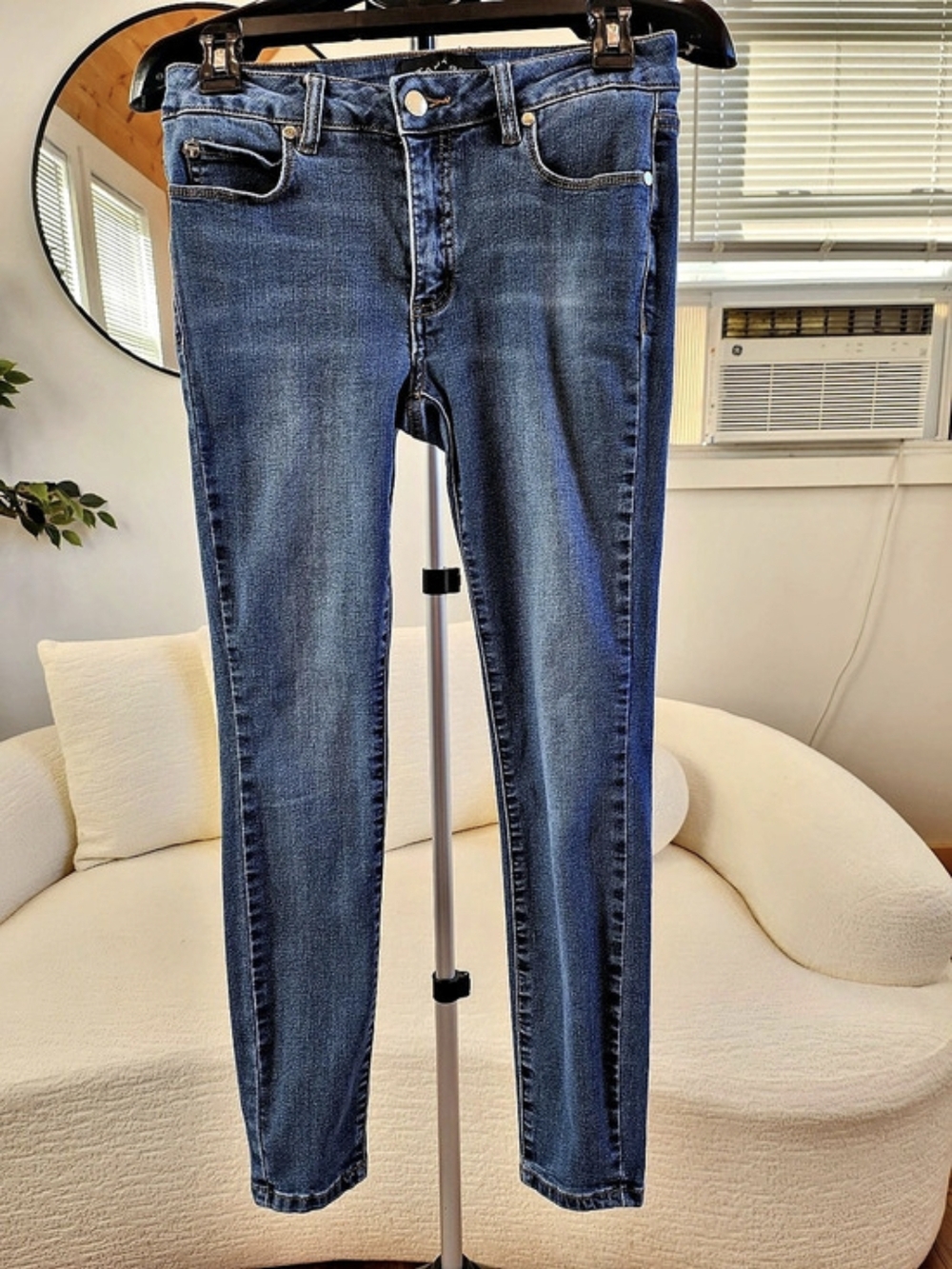 T Tahari Skinny Jeans Blue Waist 26 Size 2